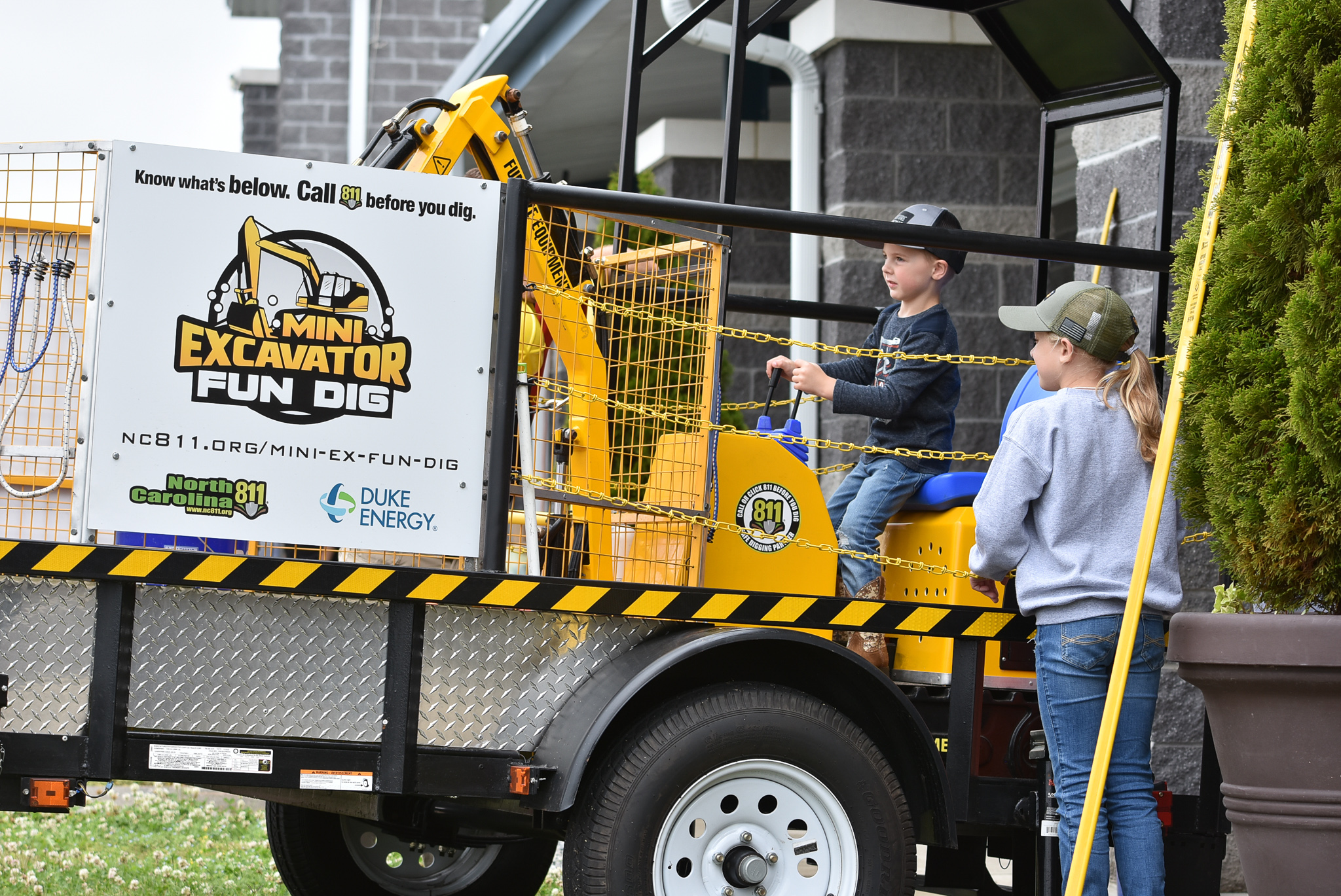 NC811 brought the Mini Excavator Fun Dig for the kids to have the opportunity to run some big equipment.